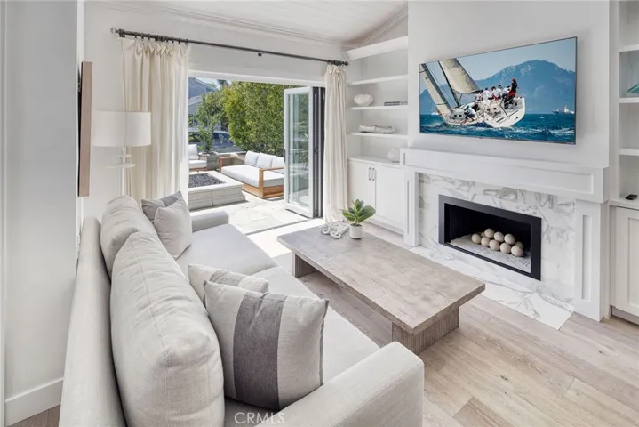 705 Larkspur Avenue, Corona Del Mar, California 92625