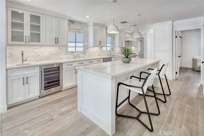 705 Larkspur Avenue, Corona Del Mar, California 92625
