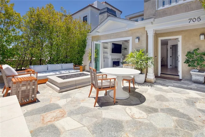705 Larkspur Avenue, Corona Del Mar, California 92625