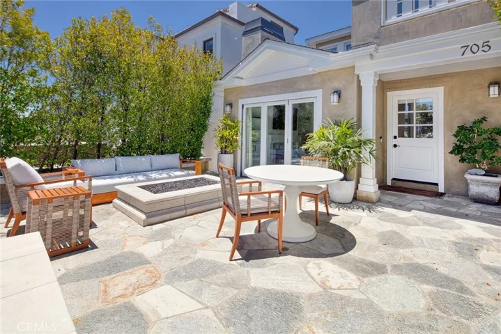 705 Larkspur Avenue, Corona Del Mar, California 92625