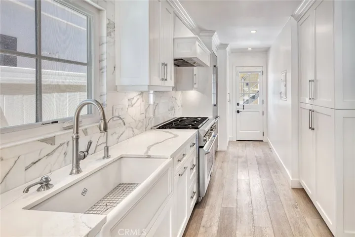 705 Larkspur Avenue, Corona Del Mar, California 92625