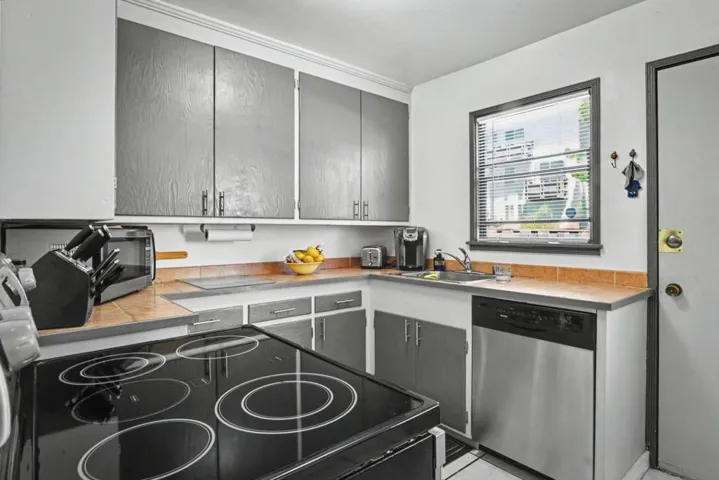 2828 Edison Street 13, San Mateo, California 94403