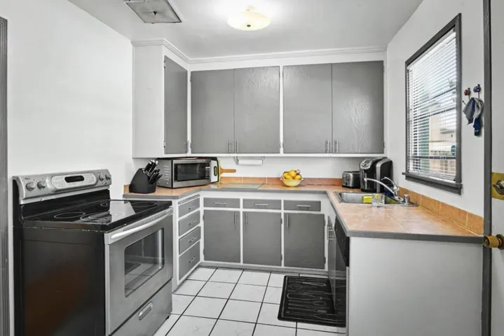 2828 Edison Street 13, San Mateo, California 94403