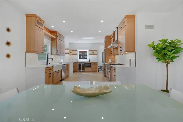 1800 Oxford., Los Angeles, California 90006