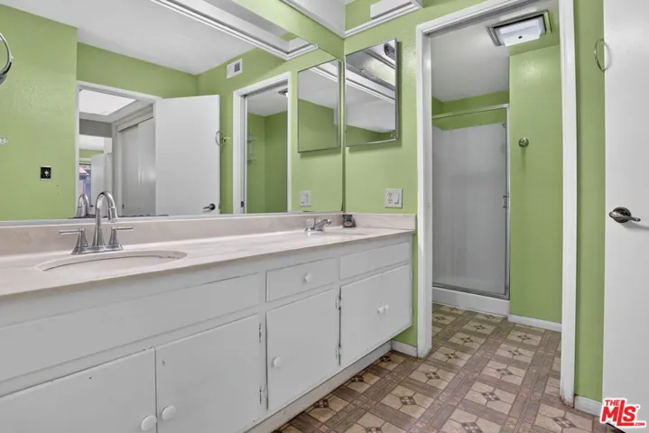 21 Northwoods Lane, La Crescenta, California 91214