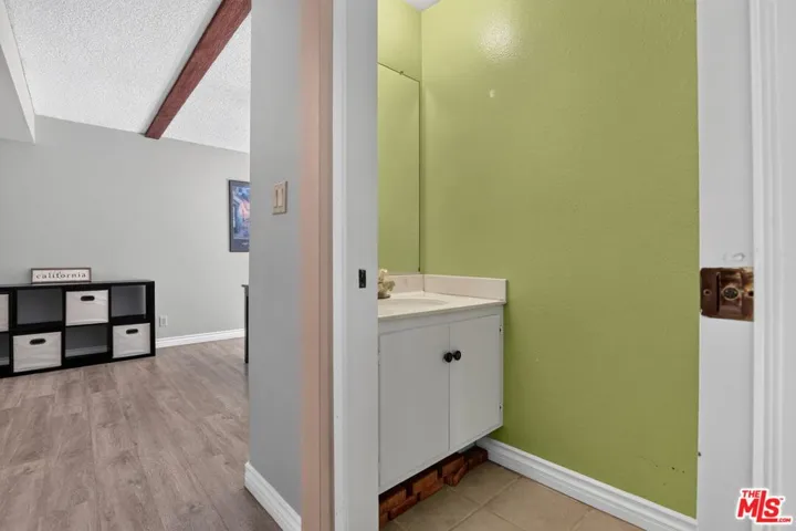 21 Northwoods Lane, La Crescenta, California 91214