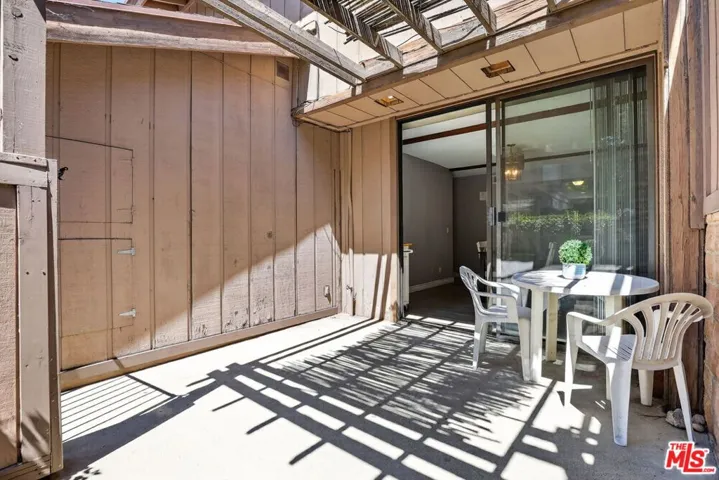 21 Northwoods Lane, La Crescenta, California 91214