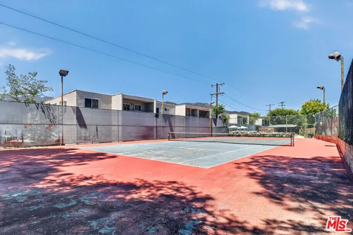 21 Northwoods Lane, La Crescenta, California 91214