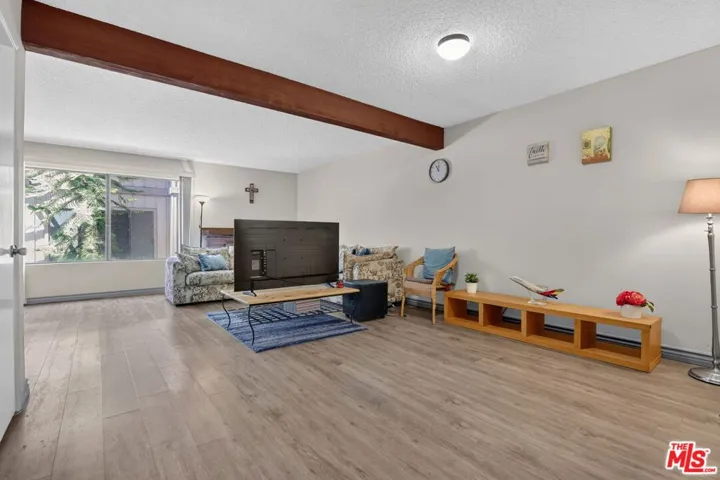 21 Northwoods Lane, La Crescenta, California 91214