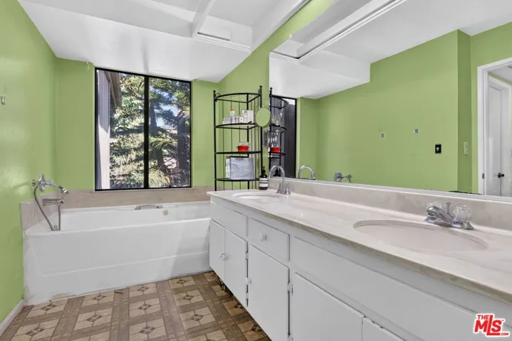 21 Northwoods Lane, La Crescenta, California 91214