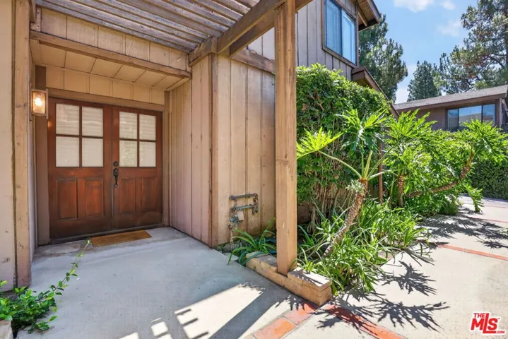 21 Northwoods Lane, La Crescenta, California 91214