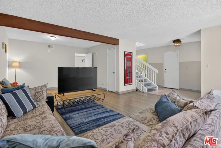21 Northwoods Lane, La Crescenta, California 91214