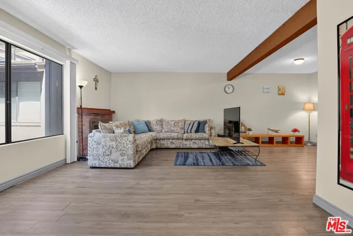 21 Northwoods Lane, La Crescenta, California 91214
