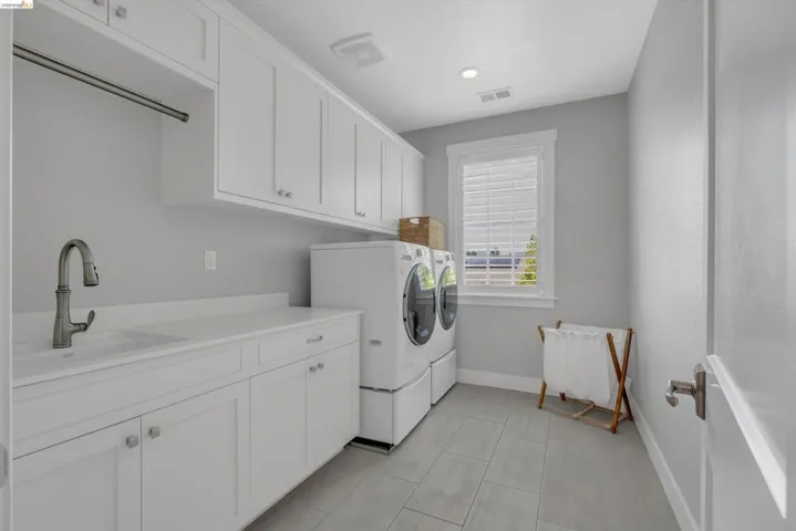 2nd Floor Laundry Room