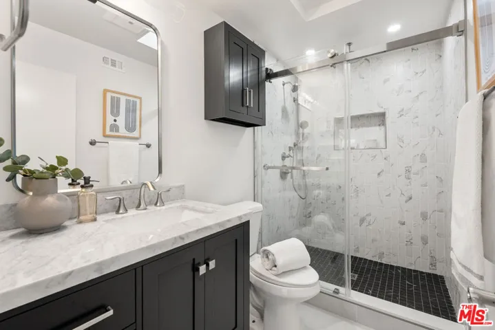 14332 Dickens Street 22, Sherman Oaks, California 91423