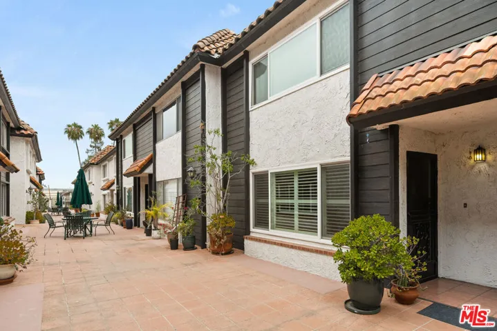 14332 Dickens Street 22, Sherman Oaks, California 91423