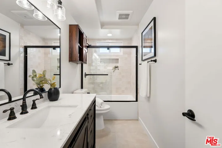 14332 Dickens Street 22, Sherman Oaks, California 91423