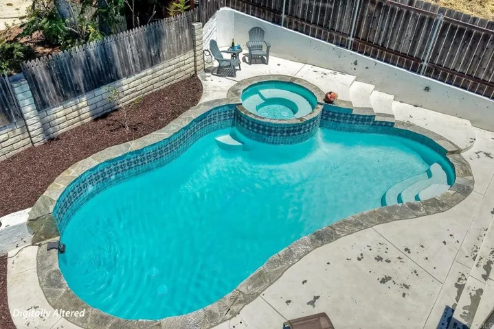 Pool & Jacuzzi