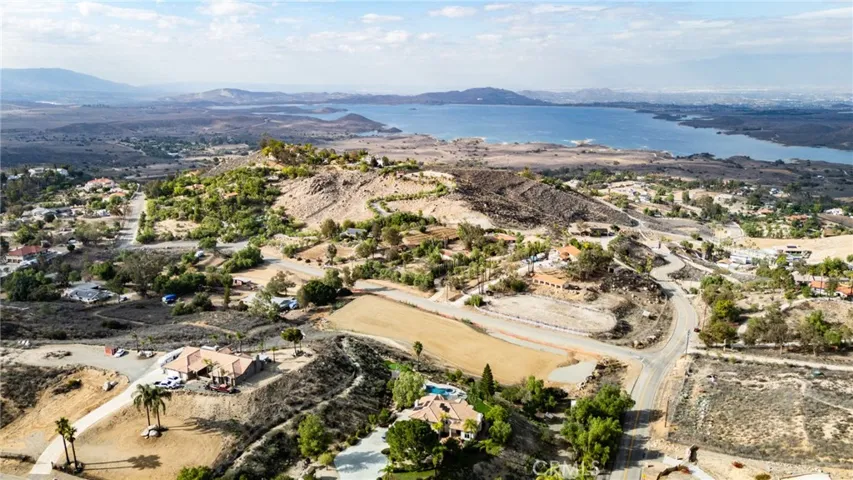 14735 Descanso, Lake Mathews, California 92570