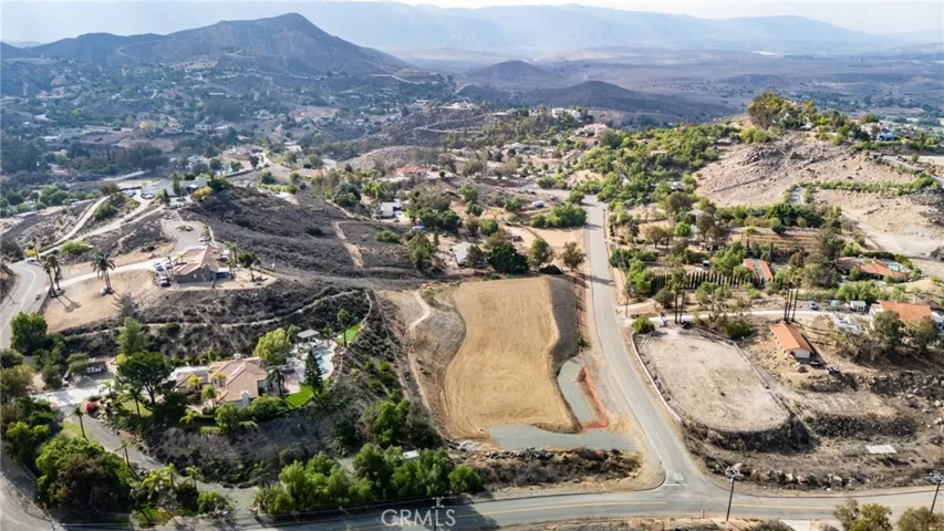 14735 Descanso, Lake Mathews, California 92570
