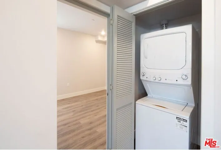 3672 Jasmine Avenue 303, Palms, California 90034