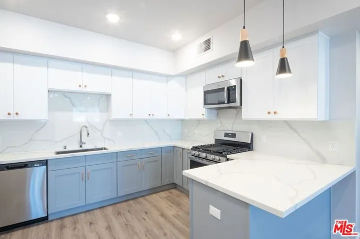 3672 Jasmine Avenue 303, Palms, California 90034