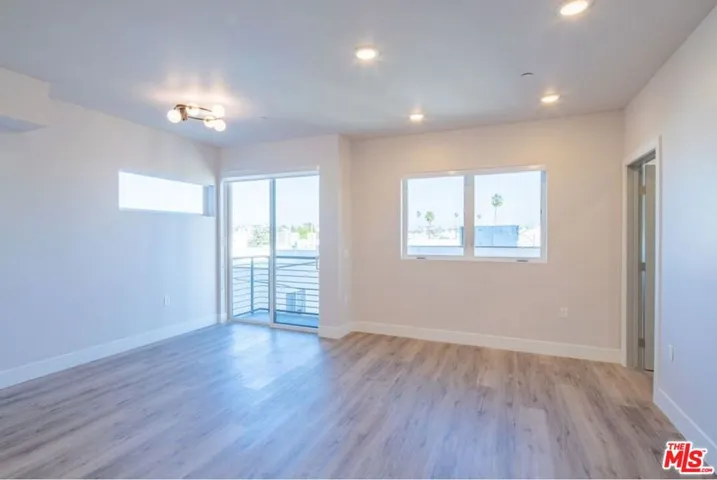 3672 Jasmine Avenue 303, Palms, California 90034