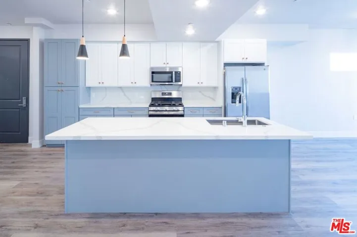 3672 Jasmine Avenue 303, Palms, California 90034