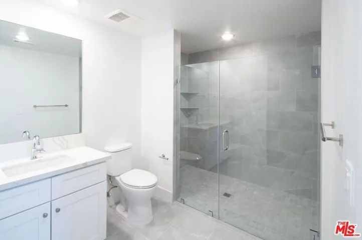3672 Jasmine Avenue 303, Palms, California 90034