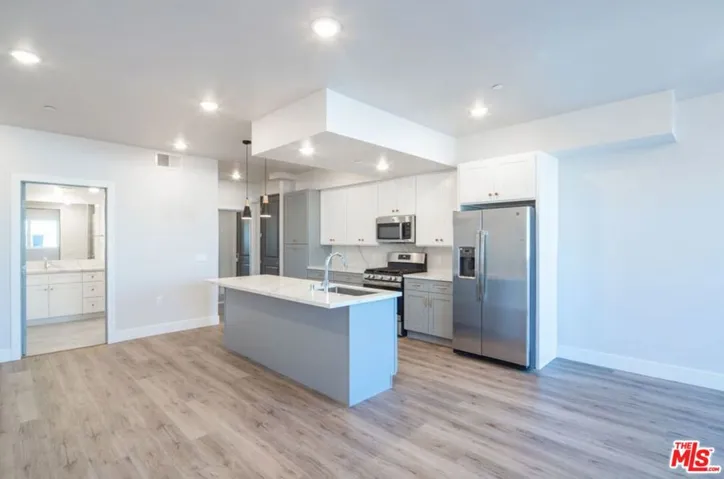 3672 Jasmine Avenue 303, Palms, California 90034