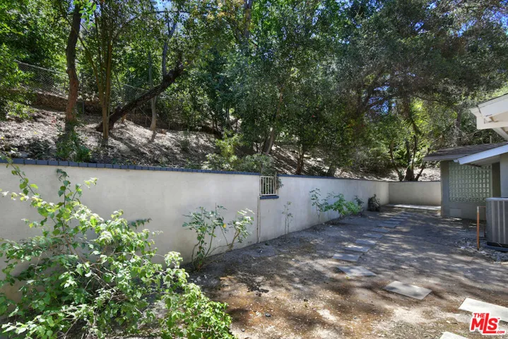 3553 Summerfield Drive, Los Angeles, California 91423