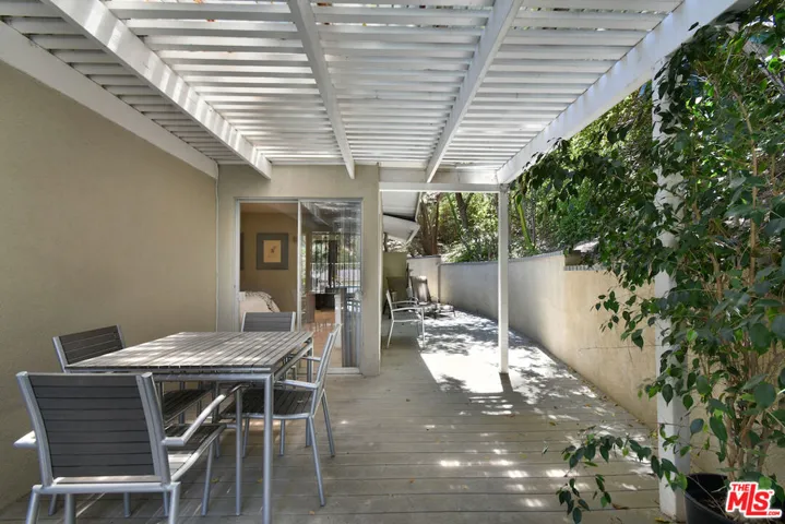 3553 Summerfield Drive, Los Angeles, California 91423