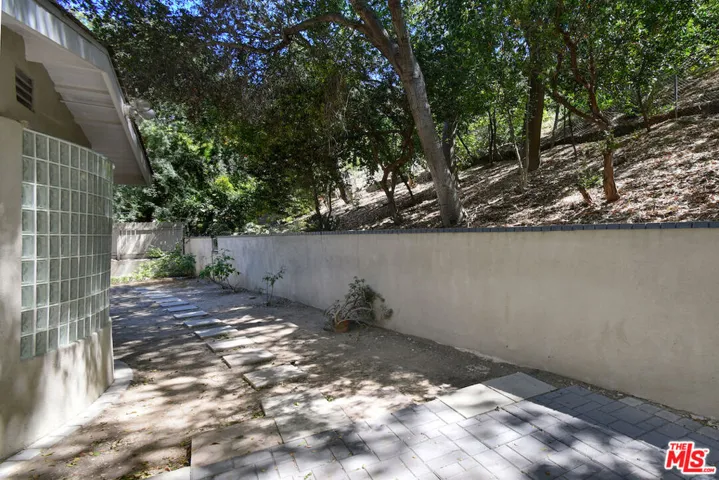 3553 Summerfield Drive, Los Angeles, California 91423