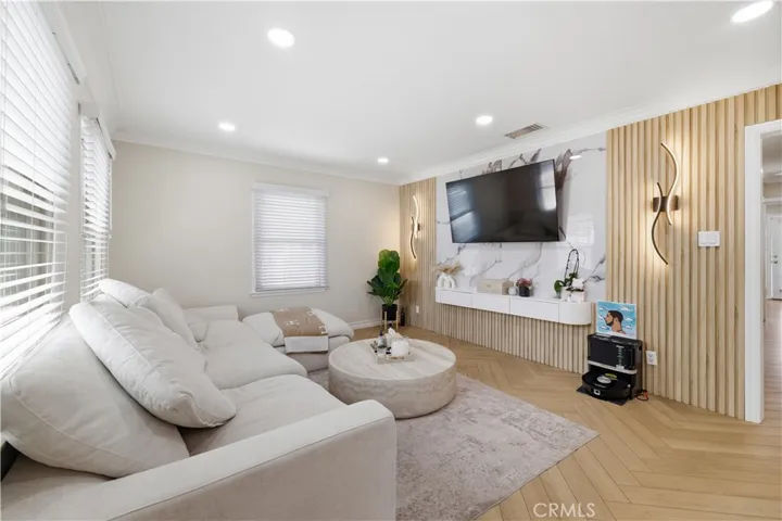 4809 Falcon Avenue, Long Beach, California 90807