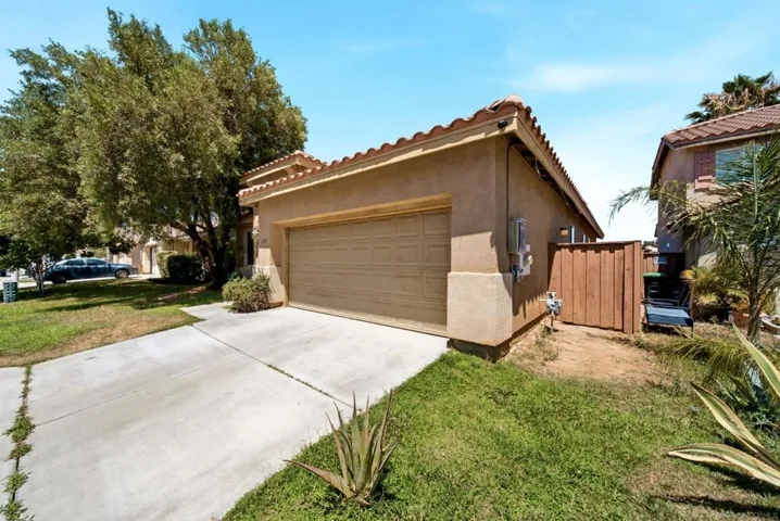 120 Estancia Way, Hemet, California 92545