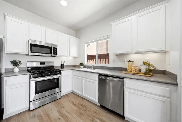 120 Estancia Way, Hemet, California 92545