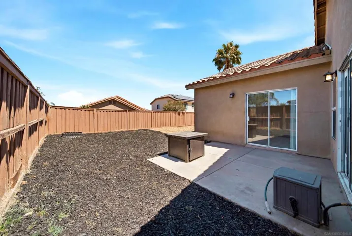 120 Estancia Way, Hemet, California 92545