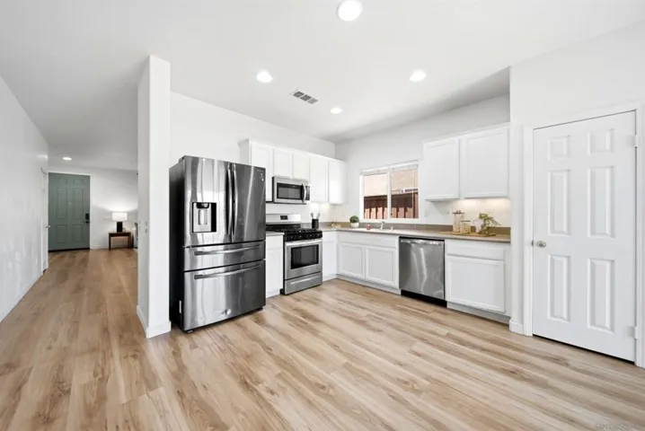 120 Estancia Way, Hemet, California 92545