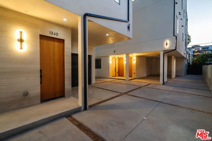 1343 S Ogden Drive 1/2, Los Angeles, California 90019