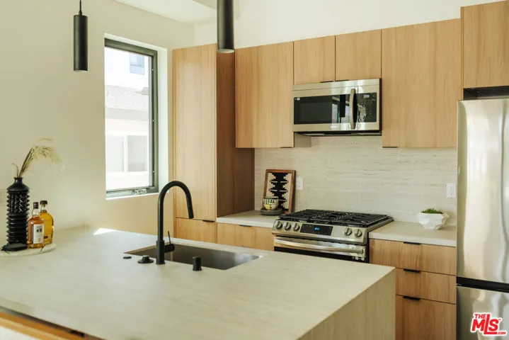1343 S Ogden Drive 1/2, Los Angeles, California 90019