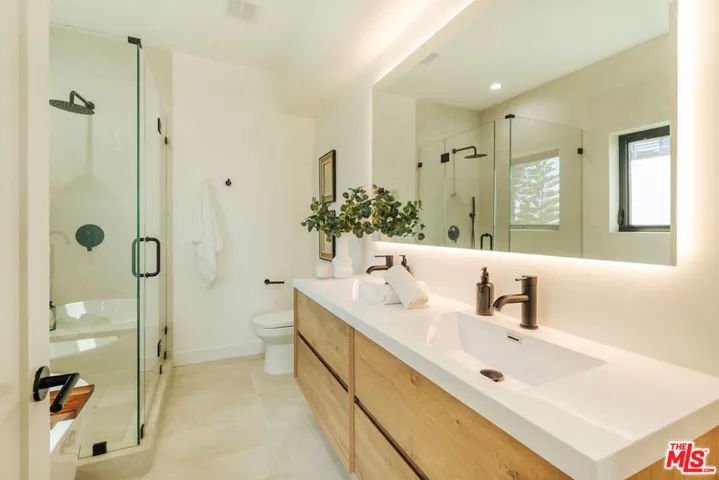 1343 S Ogden Drive 1/2, Los Angeles, California 90019