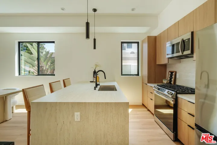 1343 S Ogden Drive 1/2, Los Angeles, California 90019