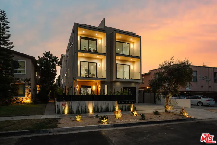1343 S Ogden Drive 1/2, Los Angeles, California 90019
