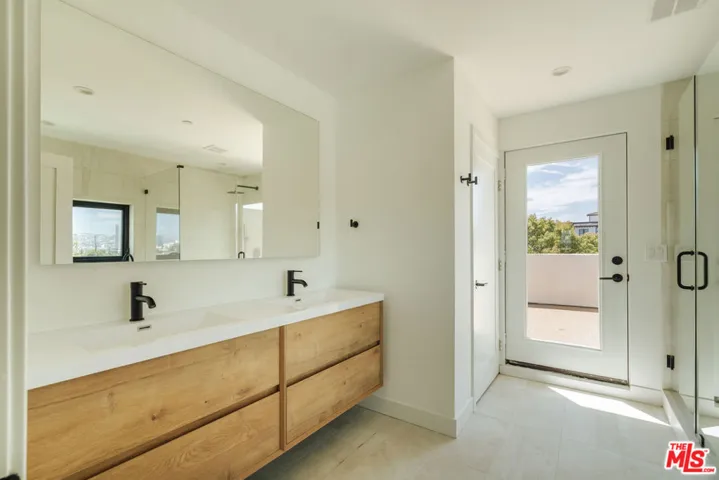 1343 S Ogden Drive 1/2, Los Angeles, California 90019