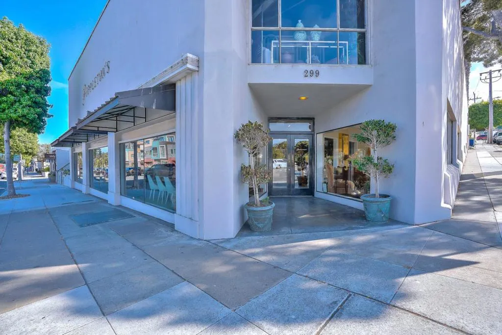 299 Lighthouse Ave