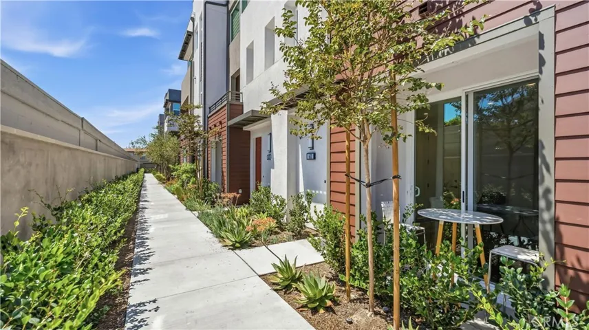 633 S Lyon St, Santa Ana, California 92705