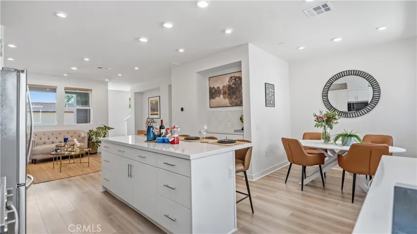 633 S Lyon St, Santa Ana, California 92705