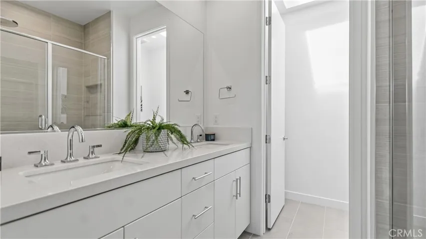 633 S Lyon St, Santa Ana, California 92705