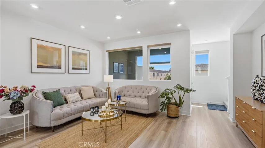 633 S Lyon St, Santa Ana, California 92705