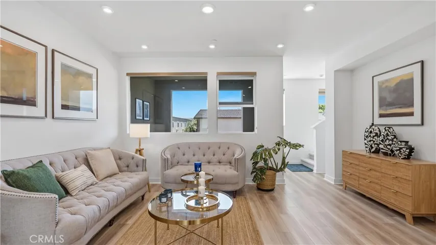 633 S Lyon St, Santa Ana, California 92705